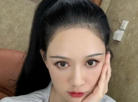 从头到脚近百针！46岁陈乔恩针雕美容后首次现身，幼态脸太显年轻-小胖资源分享网