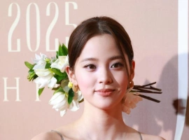 欧阳娜娜亮相2025中国时尚产业盛典红毯活动-小胖资源分享网