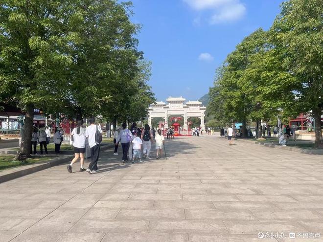 这座见证了无数岁月流转的古老寺院面临重大的舆论考验。-小胖资源分享网
