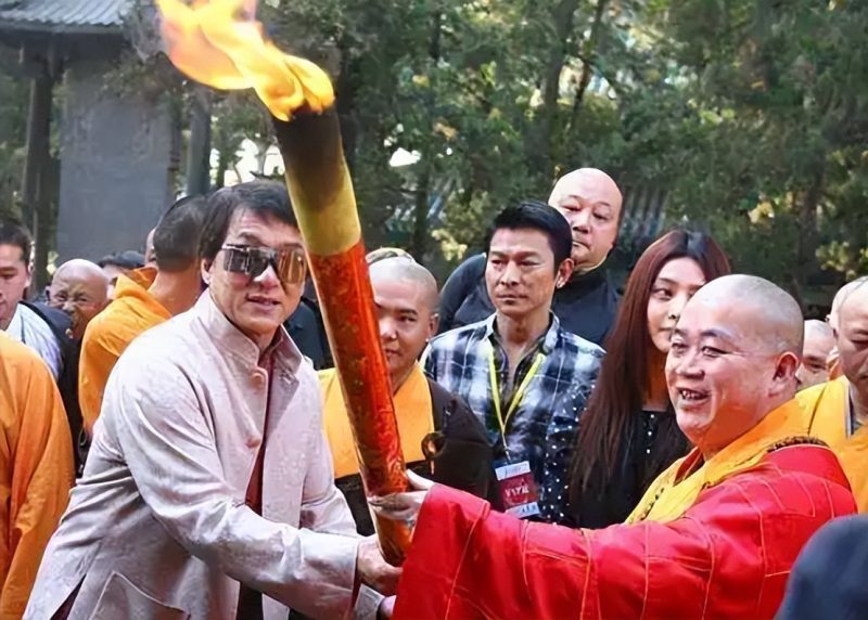 十年前，释永信便曾遭到举报，但这并未丝毫损害他的声誉。即便是普京、马云等知名人士，也都对他表示出极高的敬意和虔诚。-小胖资源分享网