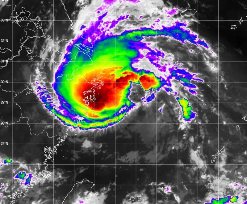 根据最新气象预报，我国未来一段时间内将形成三个主要的暴雨中心。-小胖资源分享网