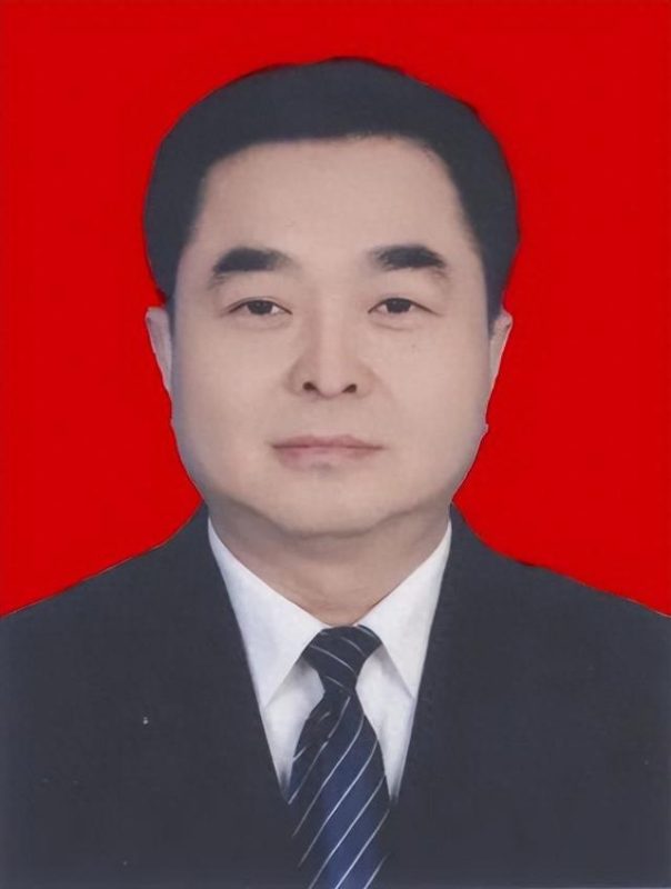 近日，三位厅级干部正式履新职务。值得关注的是，其中一位新任厅干的上一任已经晋升至副省部级领导岗位。-小胖资源分享网