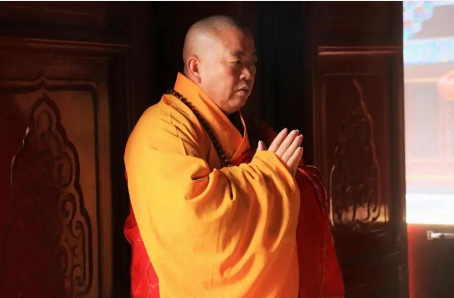 释永信涉嫌与多女性发生不正当关系，目前正接受相关部门的调查。-小胖资源分享网