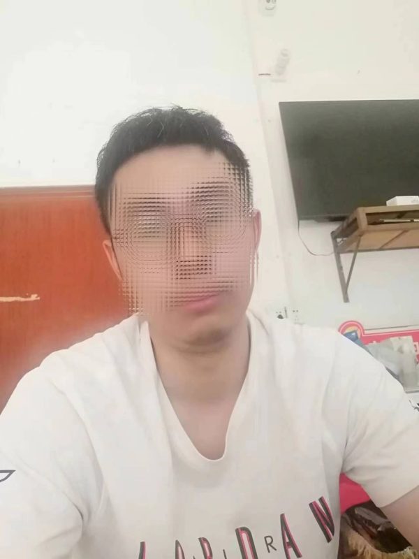 永州地区一名医生因犯下强奸两名未成年女孩的罪行，被法院判处有期徒刑六年。令人关注的是，该医生的父親在案件审理过程中担任了其辩护人。-小胖资源分享网