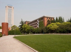 近日，大连某高校被爆出全体教职工工资停发，涉及金额超过35亿元。对此，该校最新作出回应-小胖资源分享网