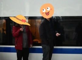 高铁站台的吸烟问题日益突出。我支持高铁站台全面禁烟。”-小胖资源分享网