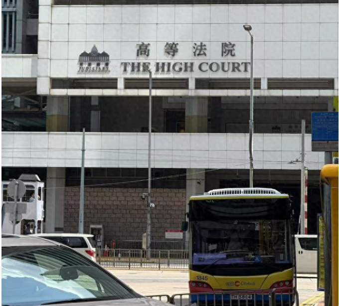 8月1日，宗馥莉被其私生子起诉的遗产继承案件于香港高等法院正式开庭审理。-小胖资源分享网