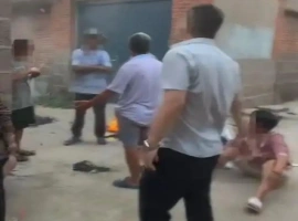 历经与赌徒前夫分手三年后，她本预计将开启新的生活篇章，却不幸成为前夫的受害者，遭遇了被杀害的悲剧。-小胖资源分享网