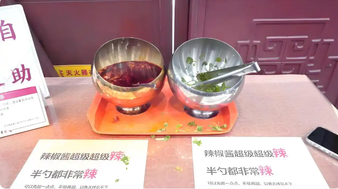 灵隐寺辣椒备受瞩目：“出家僧人从不谎言”与游客的“不信邪”相遇，诚信成为了最佳的“佛系营销”策略。-小胖资源分享网