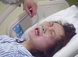在妻子即将通过剖腹产迎接新生命之际，丈夫却因疑虑而拒绝在手术同意书上签字。-小胖资源分享网
