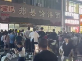 郑州“续面事件”导致一家面馆暂停营业，店主在引发争议后发表道歉，街道办承诺将给出处理结果。-小胖资源分享网