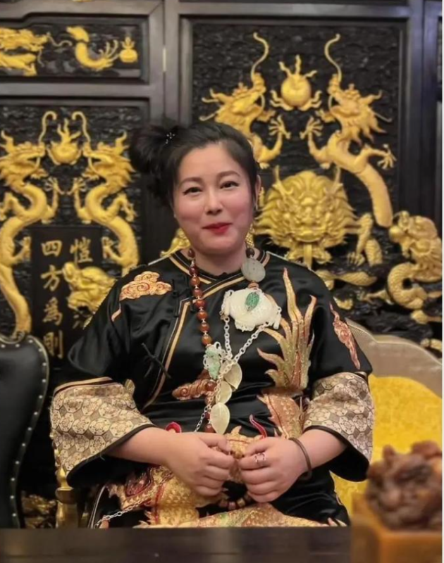 44岁于娜近照曝光，颜值身材大变，昔日女神坦言将努力减肥重塑形象。-小胖资源分享网