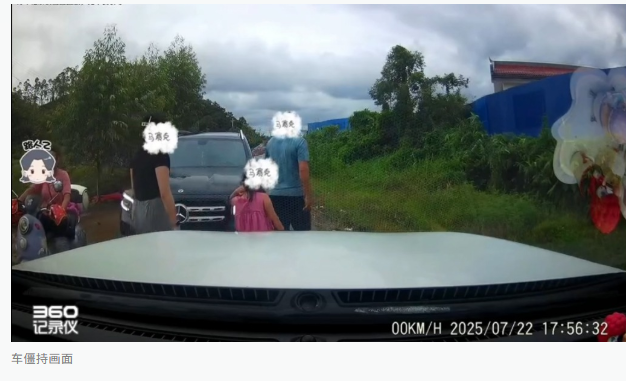 “狭路相逢勇者胜”吗？奔驰女司机亮证逼迫让路更胜一筹-小胖资源分享网