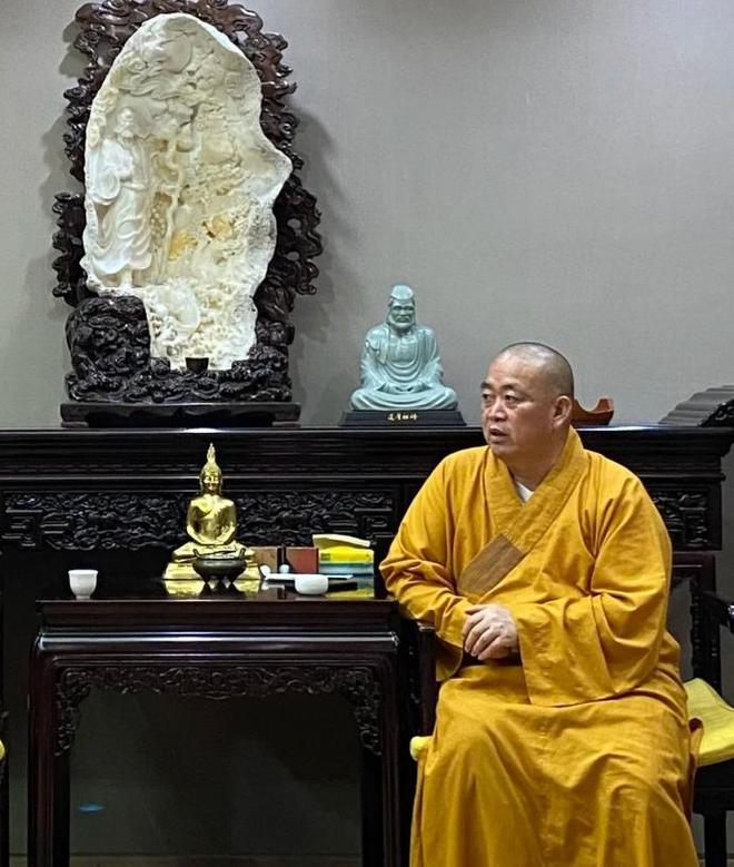 释永信刚遭遇调查不久，关于他的各种家产和背景信息便迅速被公众挖掘出来。-小胖资源分享网