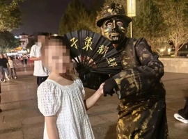 游客反映大唐不夜城存在摄影费用收取及多次发生的额外收费情况。-小胖资源分享网