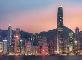 香港中环地区正经历着一场“新兴财富”的兴盛期。-小胖资源分享网