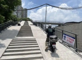 在业余时段投身于外卖送餐业务的年轻人，月收入有望攀升至3000元。-小胖资源分享网
