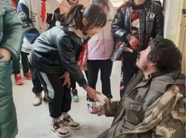 全网被拾荒者资助的女孩不幸离世，胡雷连续发布四条动态，悲痛欲绝。-小胖资源分享网