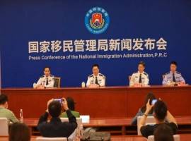 我国政府作出决议，对《中华人民共和国外国人入境出境管理法》进行如下修订：-小胖资源分享网