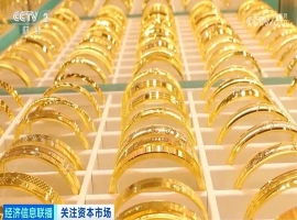 金价下跌加之“七夕”节促销活动，上海金饰店迎来销售高峰。-小胖资源分享网