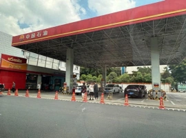 记者对“50升油箱加入67.96升油”事件所涉加油站进行了实地调查，发现该加油站目前已停止运营。-小胖资源分享网