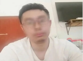 一名男子被指控对两名未成年女孩实施性侵，其身为检察官的父亲为他进行了辩护。-小胖资源分享网