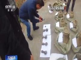 一位男性因对盗墓题材的小说过度着迷，效仿小说中的描述进行盗掘，导致出土了超过20件价值连城的国家级文物。-小胖资源分享网