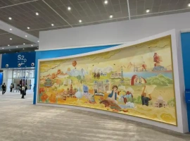 在天津举办的上海合作组织峰会期间，一幅横跨22米的巨大壁画吸引了广泛关注，其影响力已跨越地域界限。-小胖资源分享网
