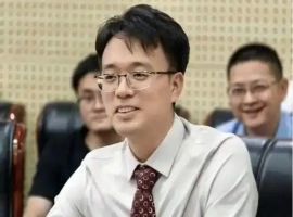 武汉某高校硕士研究生的招生咨询帖在网络上迅速走红。帖中，导师明确表示：“不会做PPT的优先！-小胖资源分享网