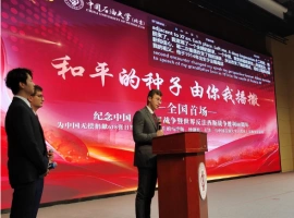 在法国首都，马库斯青年举行了他的首次讲座，现场吸引了大量听众，以至于座位一空。-小胖资源分享网